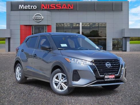 New 2025 Nissan Kicks Play S image 1