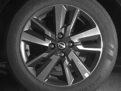 Used 2025 Nissan Versa SV image 14