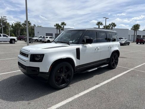 Used 2023 Land Rover Defender 110 X-Dynamic SE AWD/4WD image 9