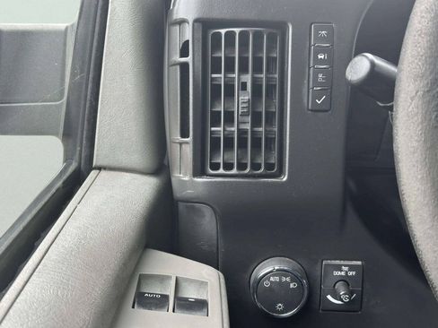 Used 2014 Chevrolet Express 2500 RWD image 21