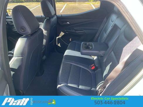 Used 2022 Chevrolet Bolt EUV LT w/ Convenience Package image 35