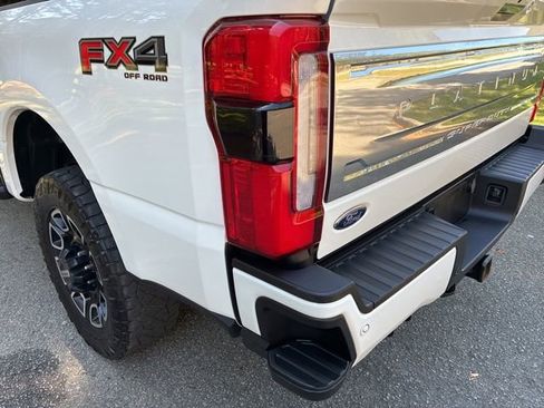 Used 2024 Ford F250 Platinum w/ FX4 Off-Road Package AWD/4WD image 13