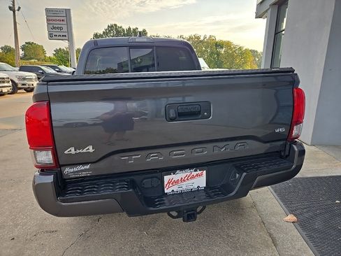 Used 2022 Toyota Tacoma SR image 9
