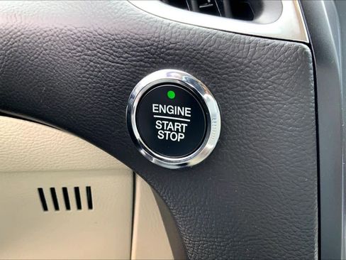 Used 2024 Ford Edge Titanium image 32