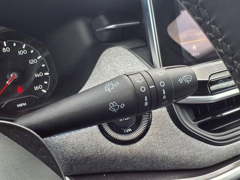 Used 2023 Jeep Compass Latitude image 23