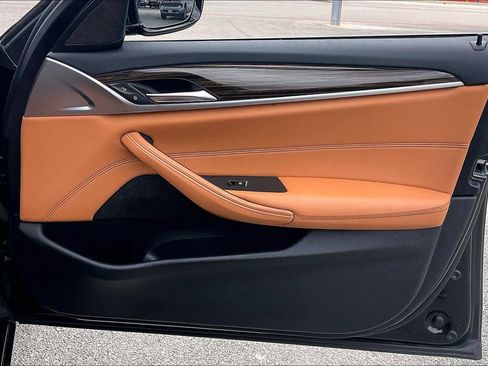 Used 2021 BMW 530e w/ Parking Assistance Package image 23