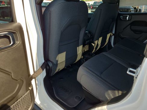 New 2025 Jeep Gladiator Sport image 20