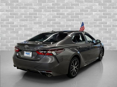 Used 2023 Toyota Camry SE image 5