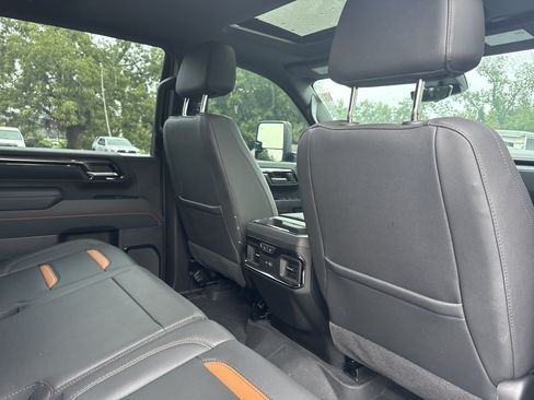 Used 2025 GMC Sierra 2500 AT4 w/ AT4 Premium Plus Package AWD/4WD image 32