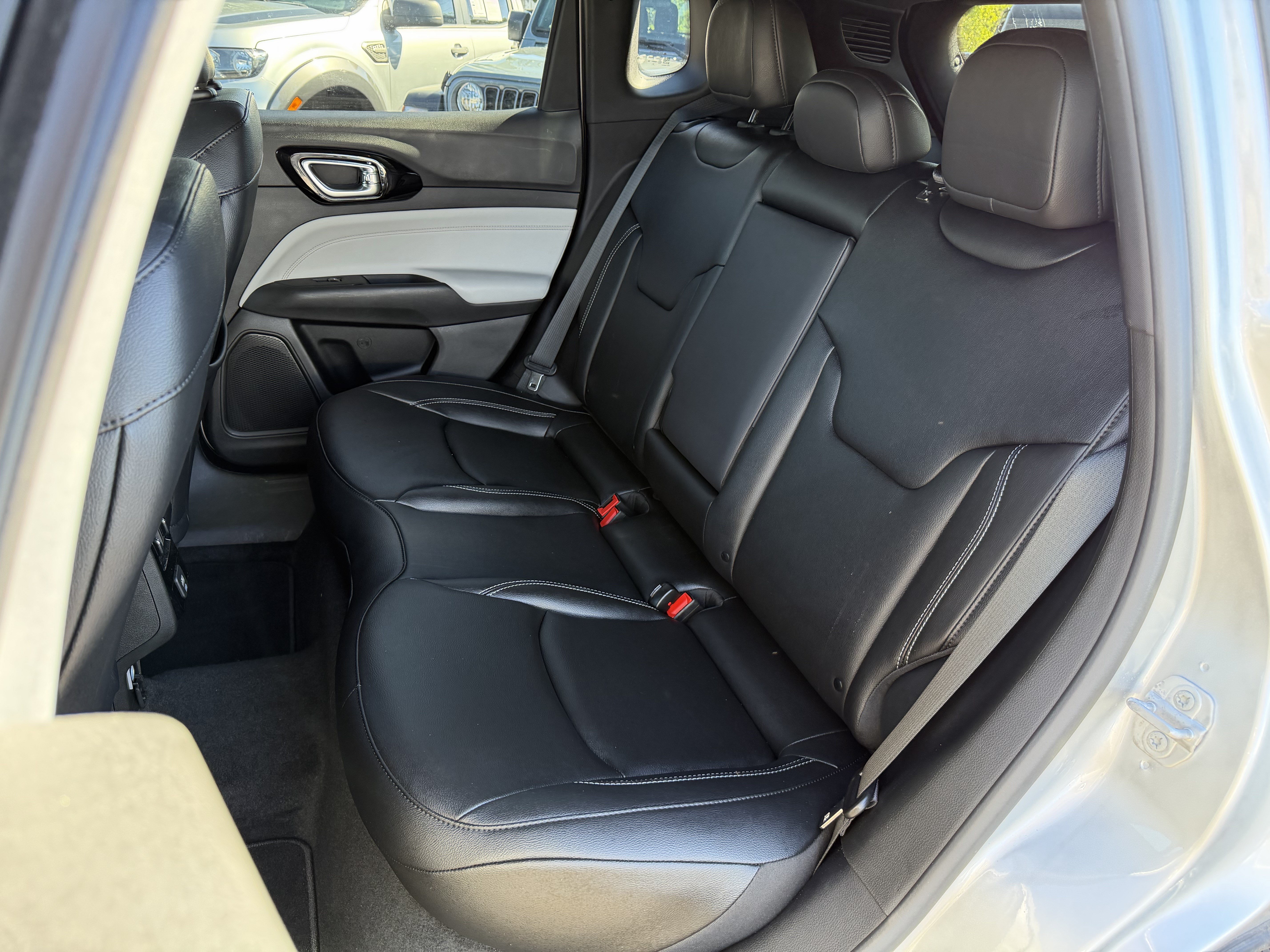 Used 2025 Jeep Compass Limited AWD/4WD image 32