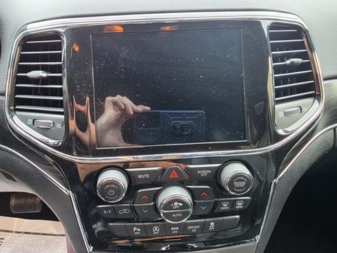 Used 2022 Jeep Grand Cherokee Limited AWD/4WD image 7