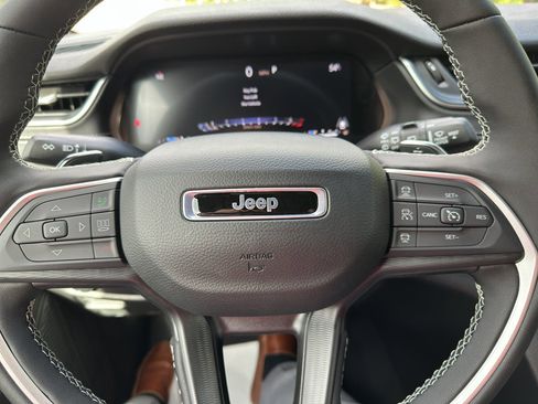 New 2025 Jeep Grand Cherokee Altitude image 12