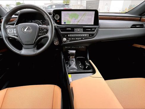 Used 2025 Lexus ES 300h w/ Premium Package image 16