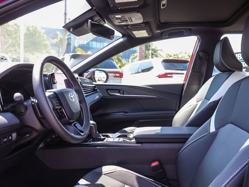 Used 2026 Toyota Camry Hybrid w/ Multimedia Upgrade Package image 21