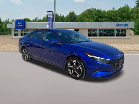 Used 2023 Hyundai Elantra SEL w/ Convenience Package FWD image 3