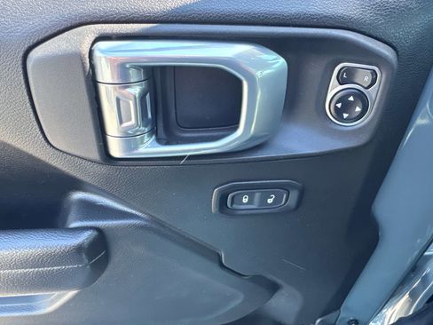 Used 2024 Jeep Wrangler Unlimited w/ Convenience Group image 8