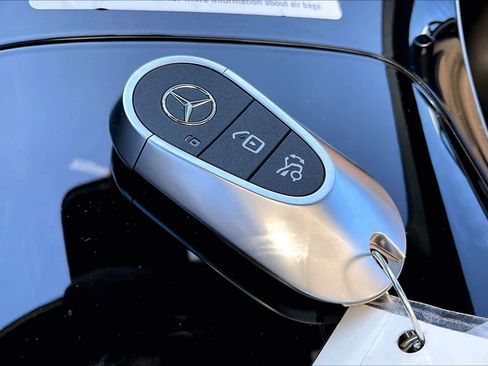 Used 2025 Mercedes-Benz GLC 300 4MATIC image 15