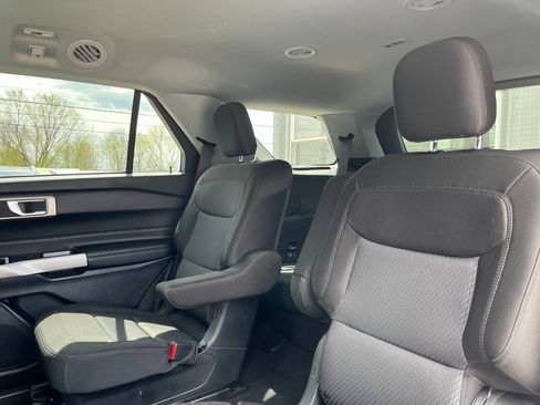 Used 2023 Ford Explorer XLT AWD/4WD image 21
