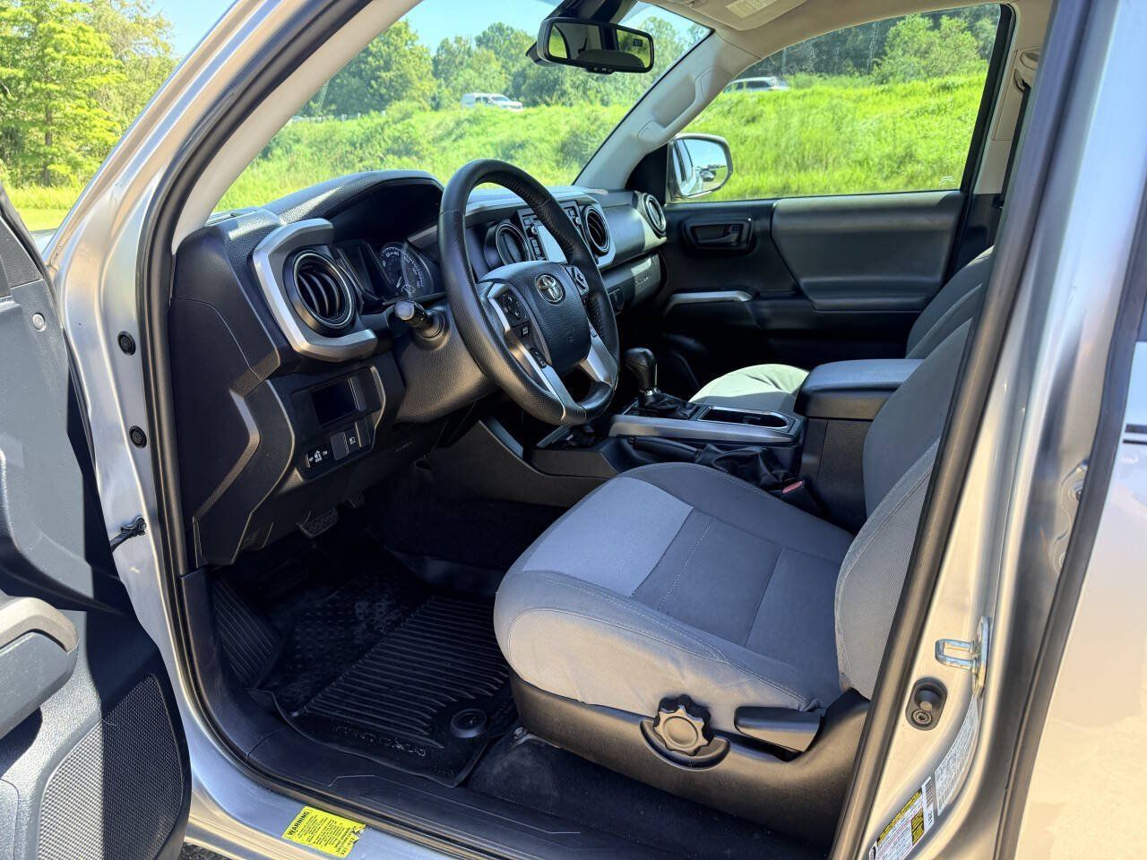 Used 2019 Toyota Tacoma SR5 RWD image 12