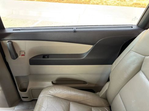 Used 2012 Honda Odyssey Touring Elite image 28