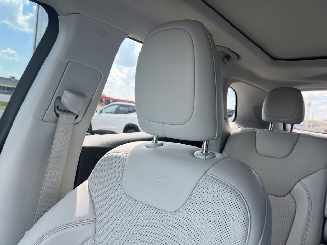Used 2021 Jeep Cherokee Limited AWD/4WD image 19