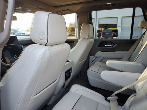 Used 2025 GMC Yukon Denali w/ Sun & Power Step Package image 9