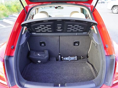Used 2019 Volkswagen Beetle 2.0T SE FWD image 30