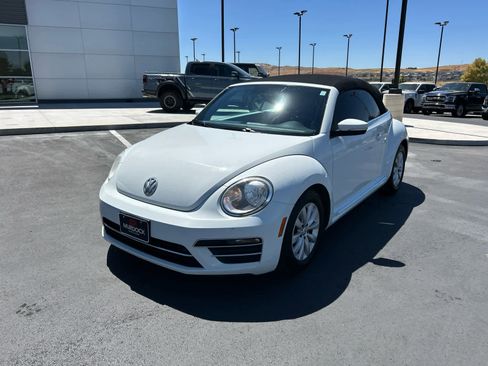Used 2018 Volkswagen Beetle 2.0T S image 2