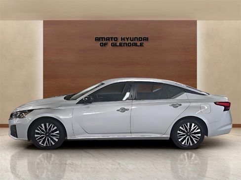 Used 2024 Nissan Altima 2.5 SV image 3