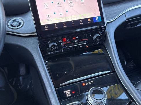 Used 2022 Jeep Grand Cherokee L Limited w/ Black Appearance Package image 17