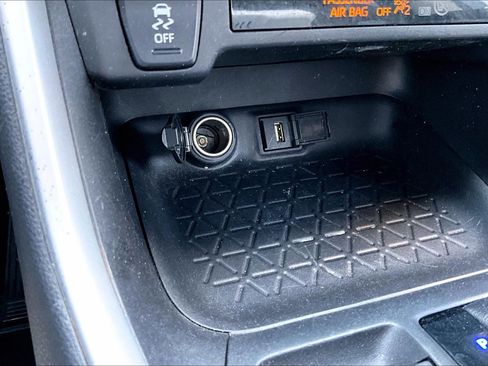 Used 2021 Toyota RAV4 XLE FWD image 23