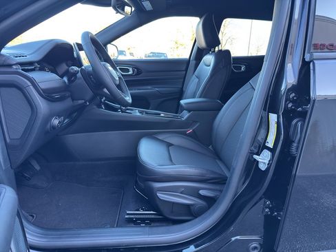 New 2026 Jeep Compass Latitude image 11