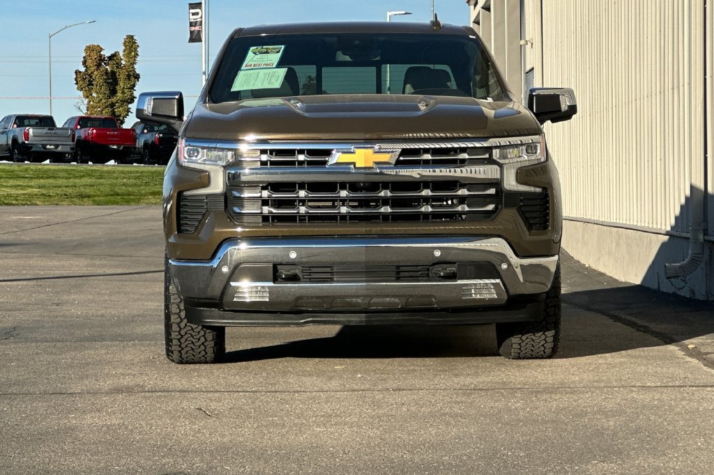 Used 2024 Chevrolet Silverado 1500 LTZ w/ LTZ Convenience Package II AWD/4WD image 3