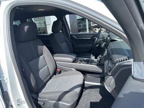 New 2025 GMC Acadia Elevation image 21