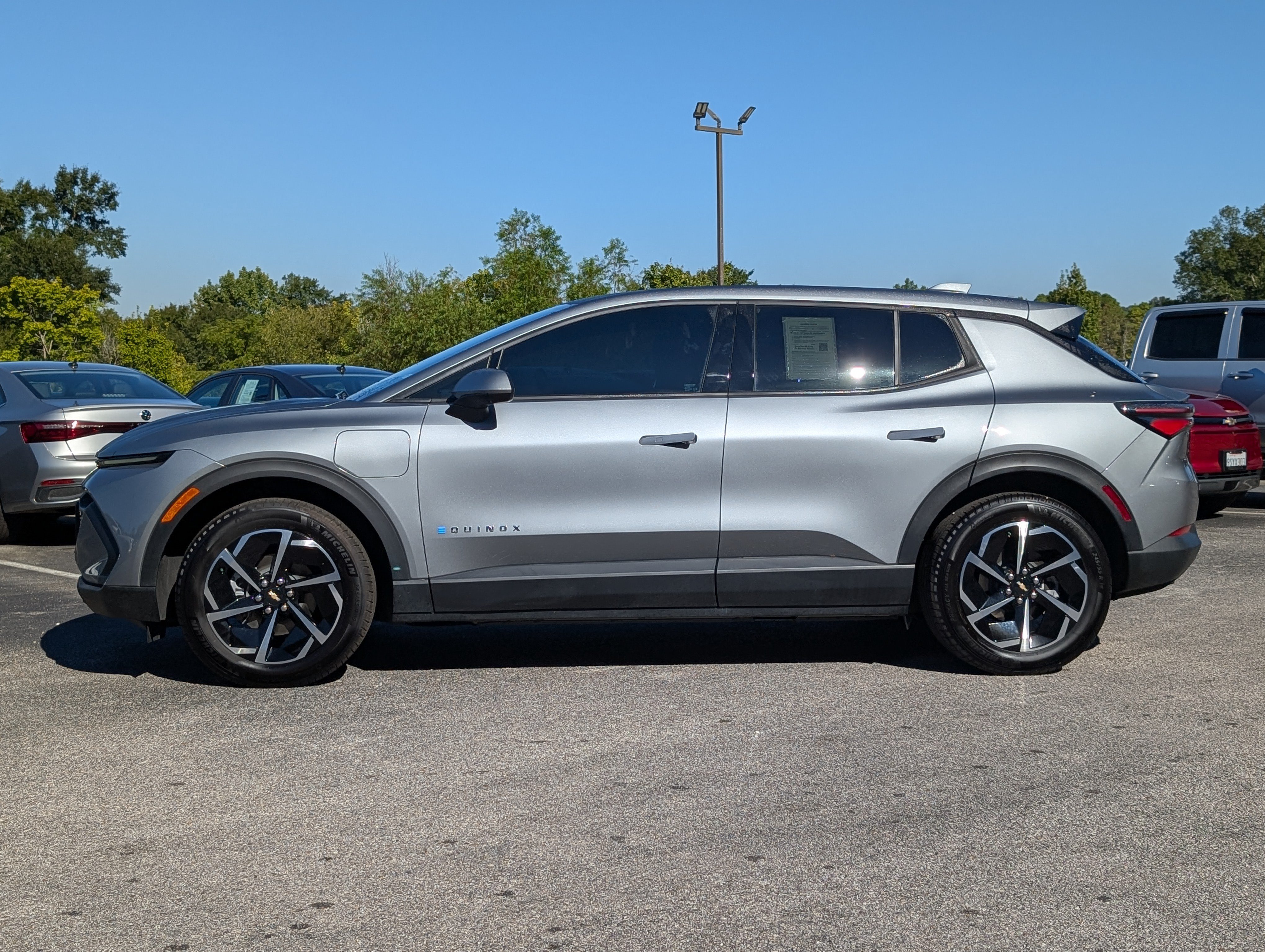 Used 2025 Chevrolet Equinox EV LT w/ Comfort Package FWD image 6