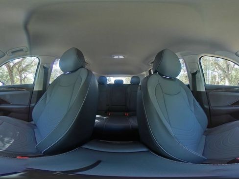 Used 2026 Volkswagen Tiguan SE FWD image 38
