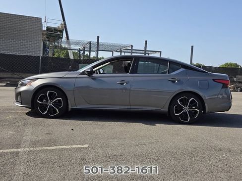 Used 2024 Nissan Altima 2.5 SR FWD image 2