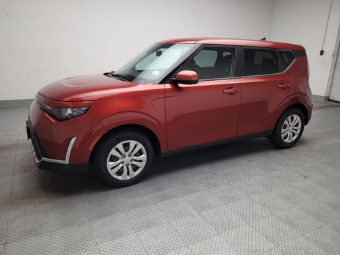 Used 2023 Kia Soul LX FWD image 2
