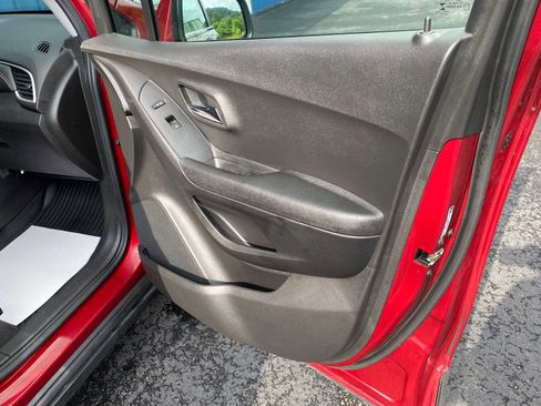 Used 2019 Chevrolet Trax LT FWD image 30