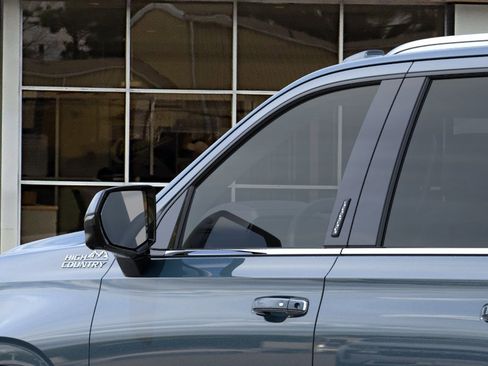 New 2026 Chevrolet Suburban High Country AWD/4WD image 12