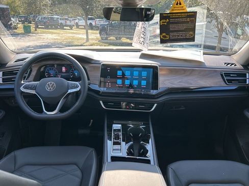 New 2026 Volkswagen Atlas SE FWD image 10