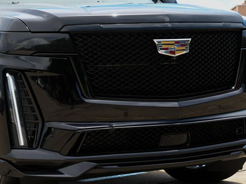 Certified 2024 Cadillac Escalade V w/ Heavy-Duty Trailer Package AWD/4WD image 28