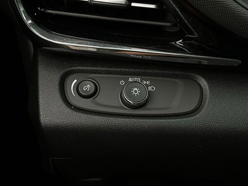 Used 2025 Buick Envista Sport Touring image 20