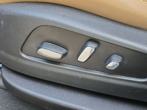 Used 2017 Cadillac XT5 Platinum image 12