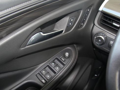 Used 2020 Buick Envision Essence w/ Experience Buick Package FWD image 15