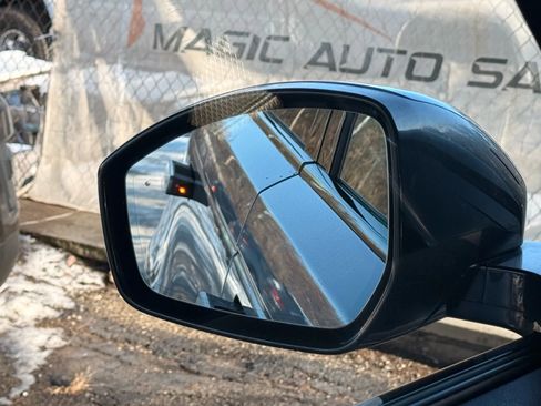 Used 2018 Land Rover Range Rover Velar S image 38