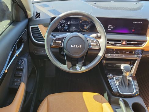Used 2025 Kia Seltos EX w/ EX Sunroof Package FWD image 17