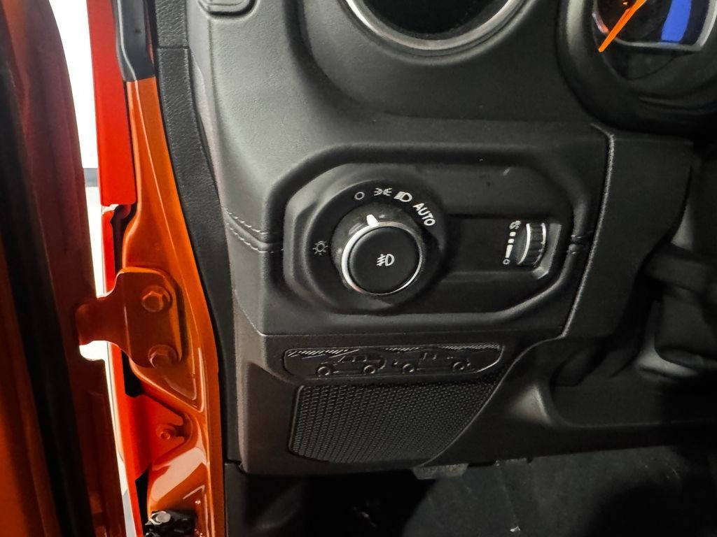 New 2026 Jeep Wrangler Unlimited Sahara AWD/4WD image 33