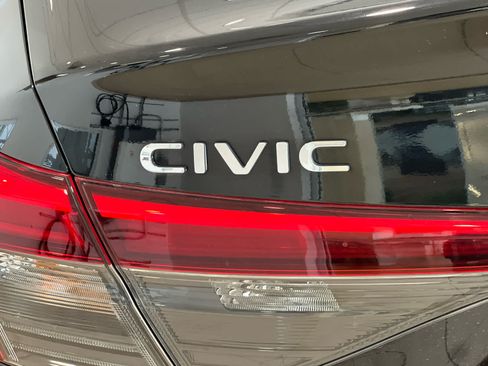 Used 2023 Honda Civic Sport image 6