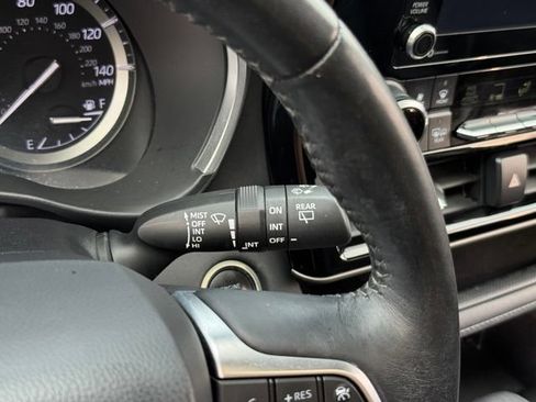 Used 2020 Toyota Highlander XLE AWD/4WD image 34